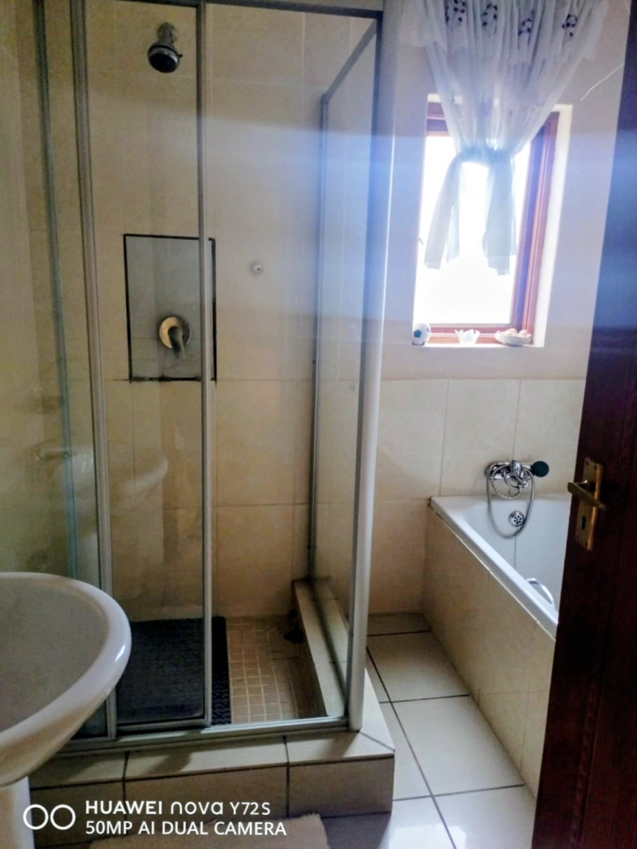 3 Bedroom Property for Sale in Kosmos Ridge North West